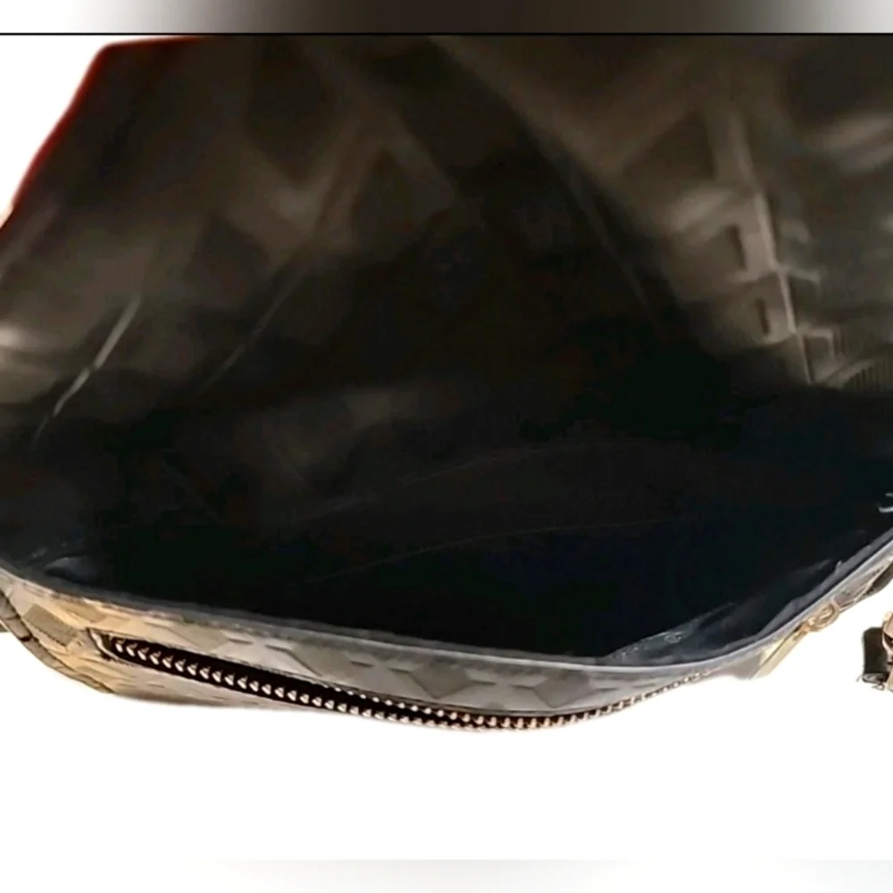 Vince Camuto black faux leather waist belt quilted design & gold-plated Wristlet - Picture 4 of 8